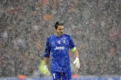 开云下载-单核爆发VS火力压制！克莱打爆防线如入无人之境，步行者用团队篮球完成越洋打击