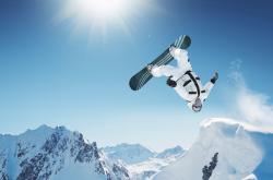 开云官网-橙色风暴席卷诺坎普，天使之翼划过卡塔尔天空—双线传奇同日诞生