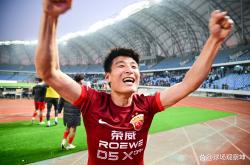 开云体育下载-武磊梅开二度，上海上港大胜