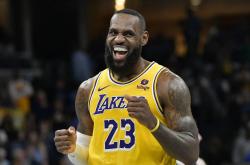 开云体育下载-火箭横扫湖人詹姆斯家乡遭连败