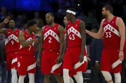 开云APP-猛龙客场大胜篮网，伦纳德全场砍下40+10