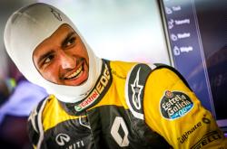 开云体育官方网站-关于索伯车队翻盘雷诺车队，塞恩斯点燃赛场的信息