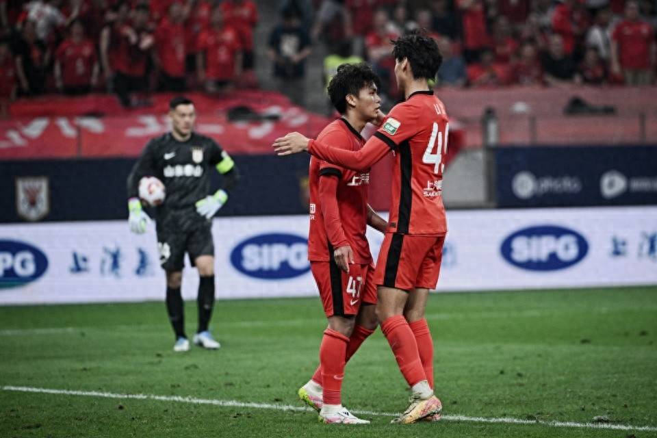 上港客场战平富力，保持不败记录