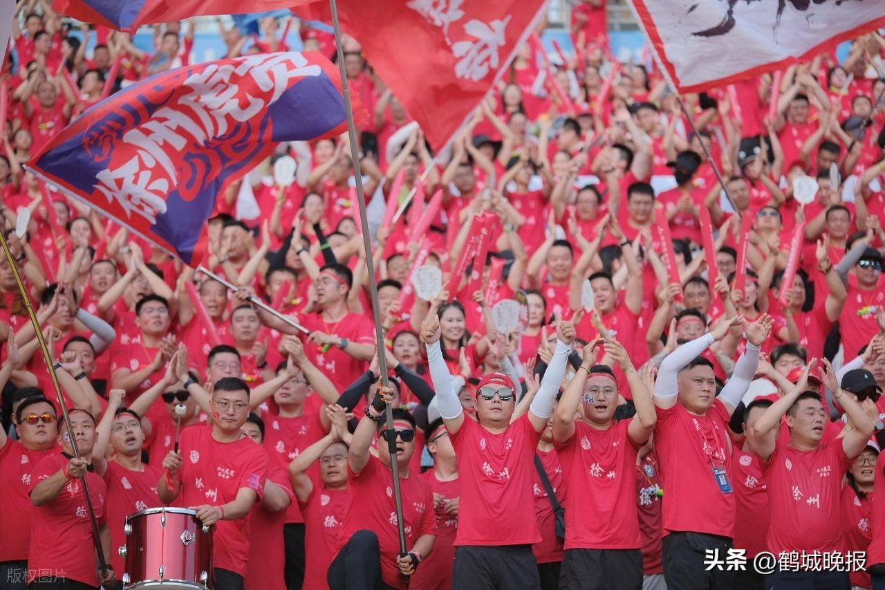 火爆足球赛事，给球迷们带来无尽期待