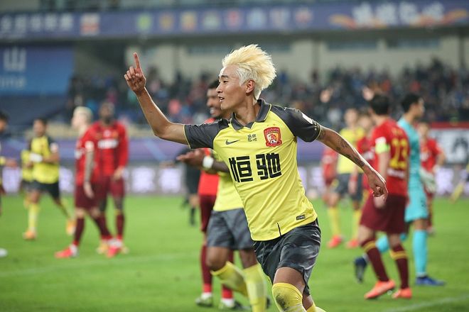 包含恒大主场保持不败，冲击领跑名次的词条