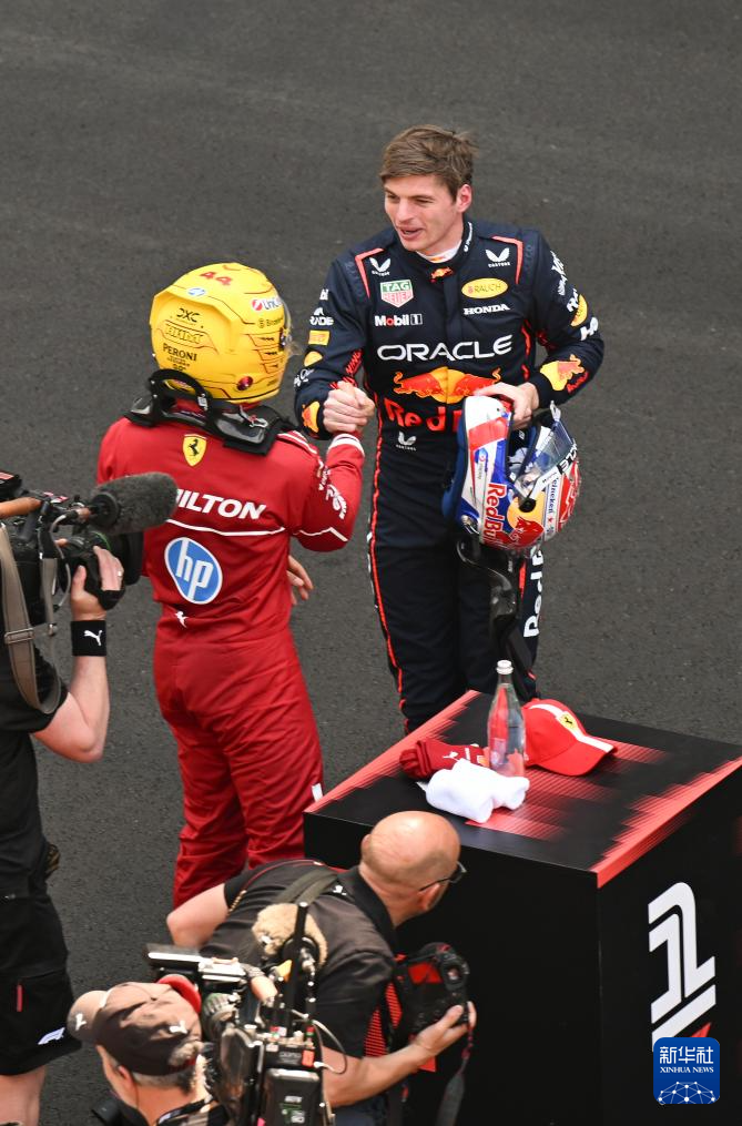 包含红牛车队完胜法拉利,汉密尔顿扛起全队的词条 包含红牛车队完胜法拉利,汉密尔顿扛起全队的词条