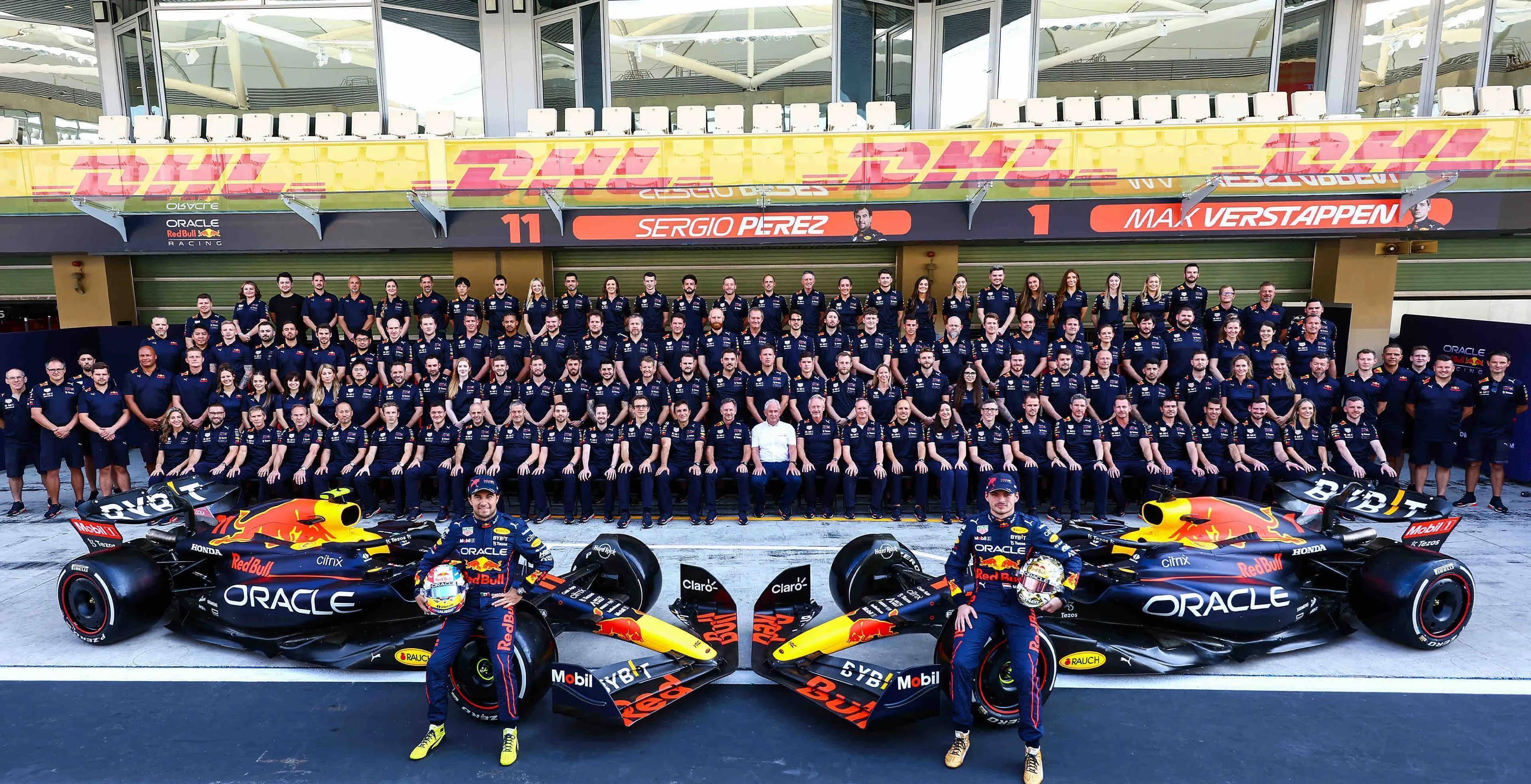 索伯车队绝杀红牛二队，塞恩斯带队取胜