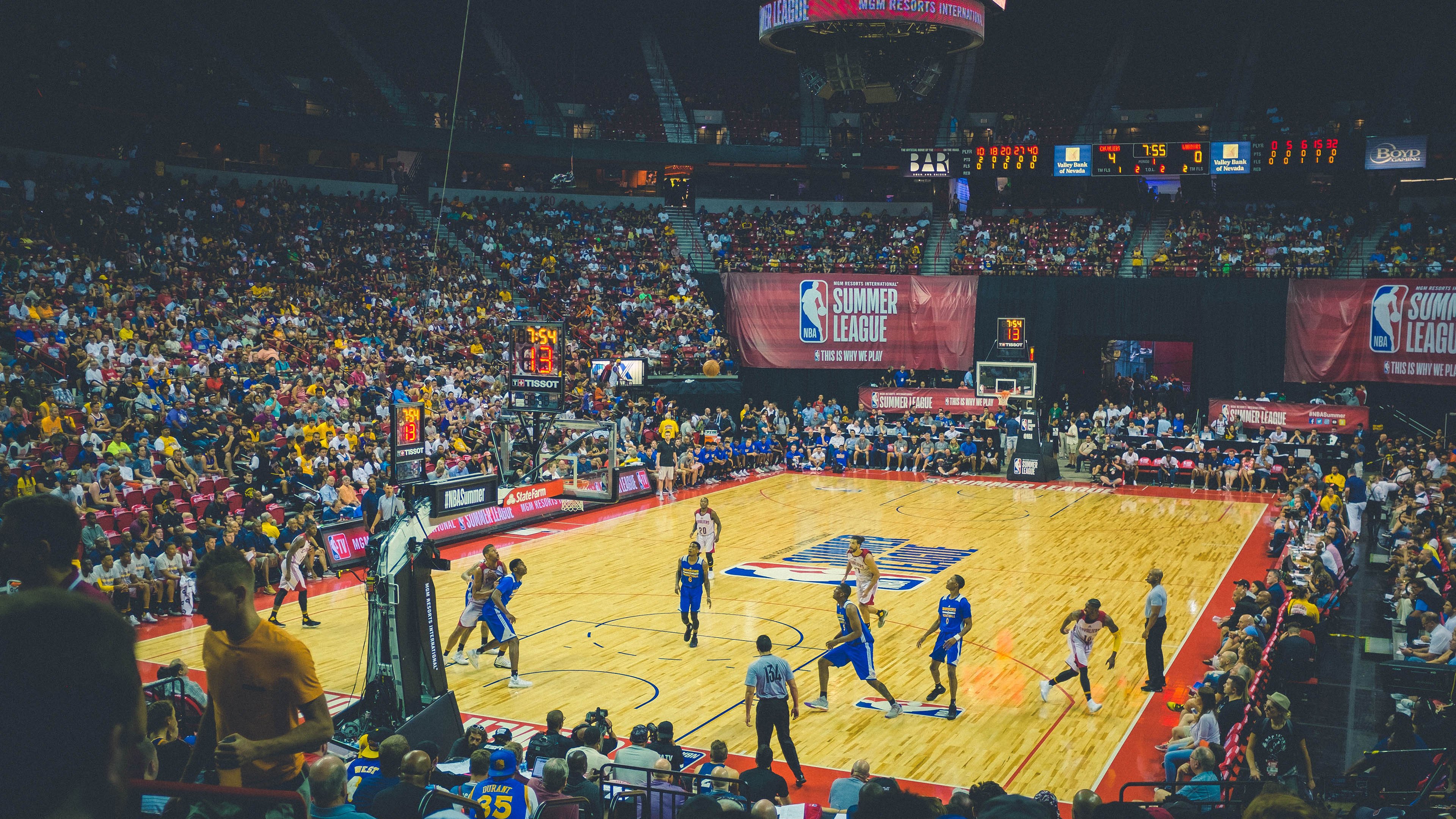 围场巨震,阿斯顿·马丁如何改写剧本,阿隆索的烈火能否焚毁红牛王朝?